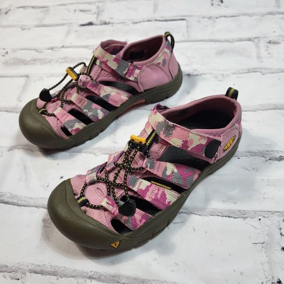 KEEN Pink Camouflage Closed Toe Hiking Waterproof Sandals Size 8 - Picture 2 of 4